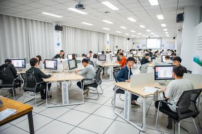 計(jì)算機(jī)應(yīng)用技術(shù)專業(yè) 引領(lǐng)未來技術(shù)開發(fā)的核心力量